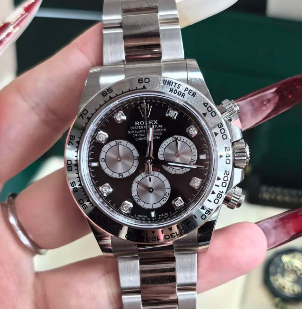 Gleaming watch lume